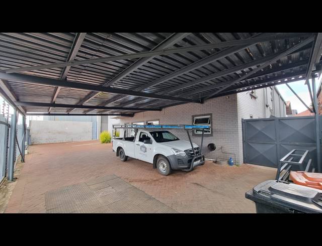700M² WAREHOUSE FOR SALE IN JET PARK